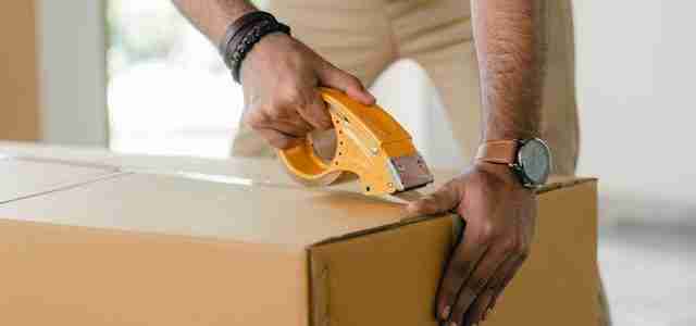 taping packing box